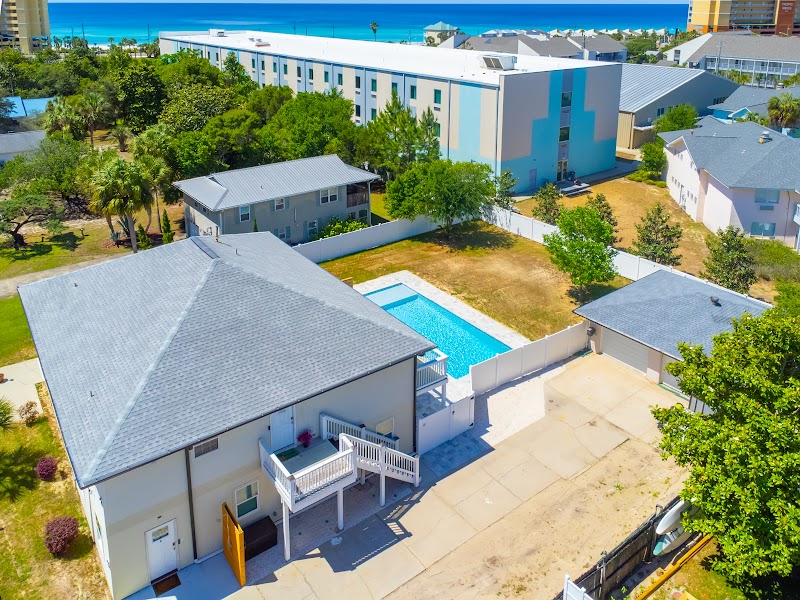 Top-down aerial of Sundial Suites pool and property in Panama City Beach